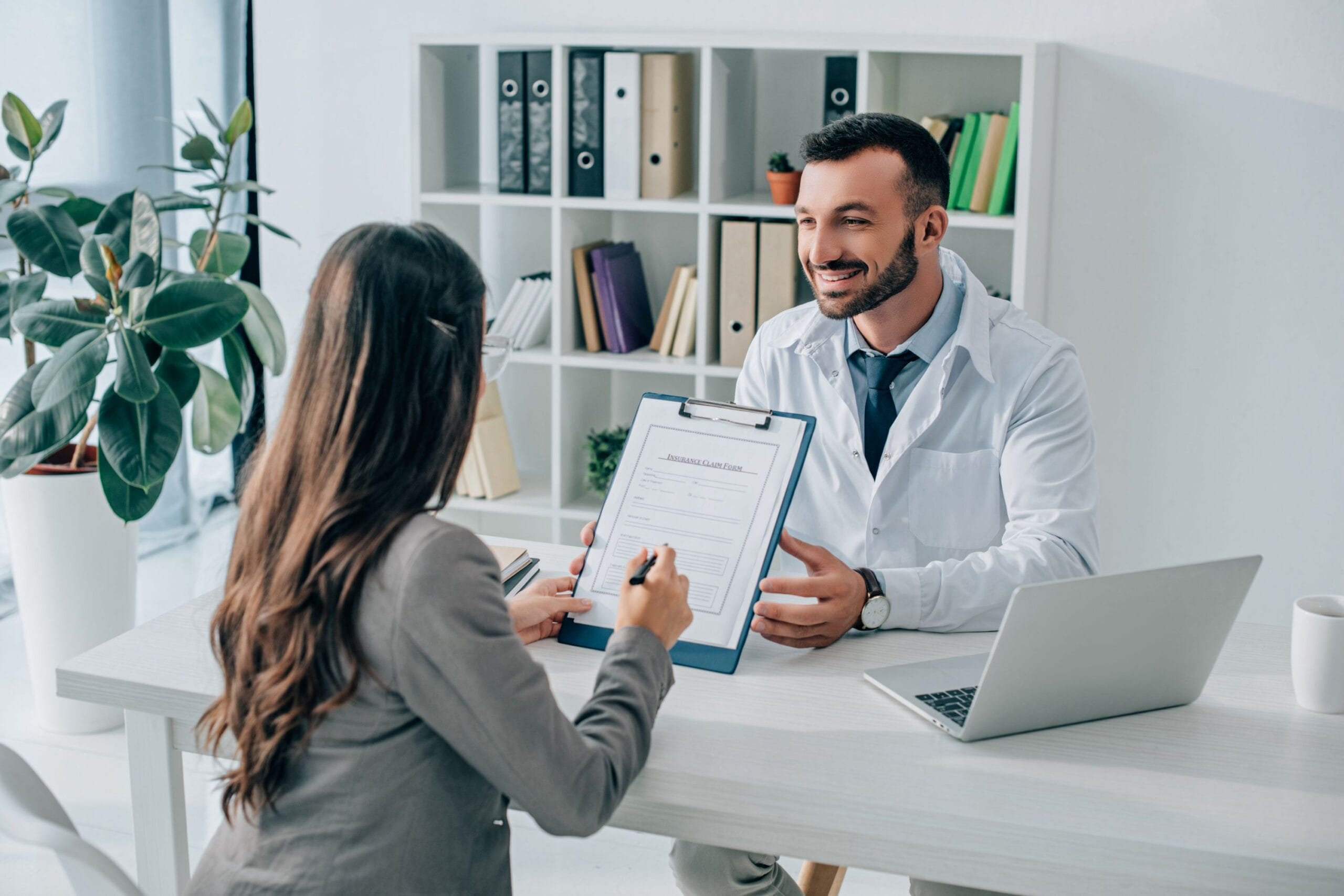 Medico de Seguro de Salud Contratar Adeslas | Cómo Elegir el Mejor Seguro