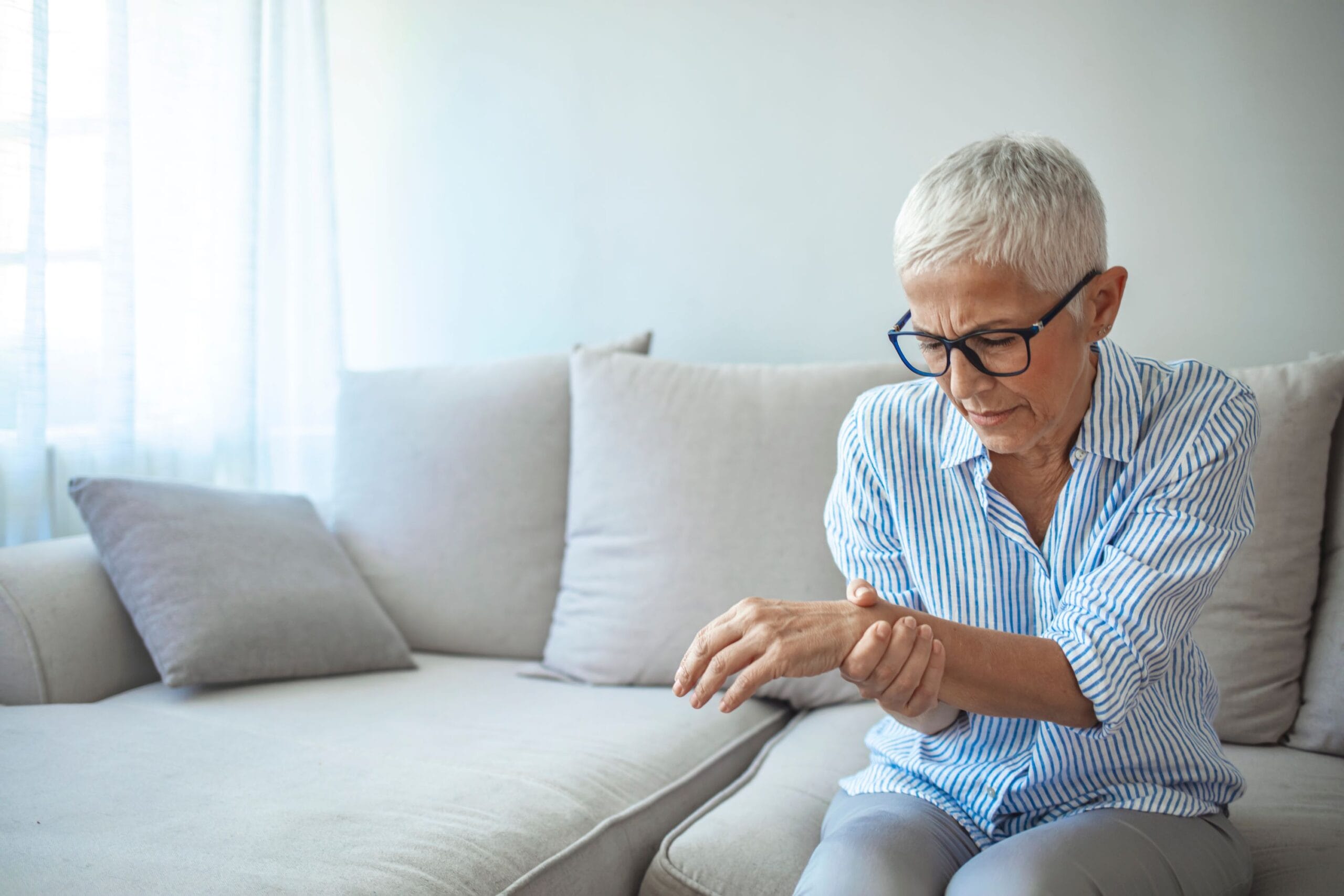 Seguro de salud Adeslas Seniors Impacto de la Artritis Reumatoide en la Salud Bucodental