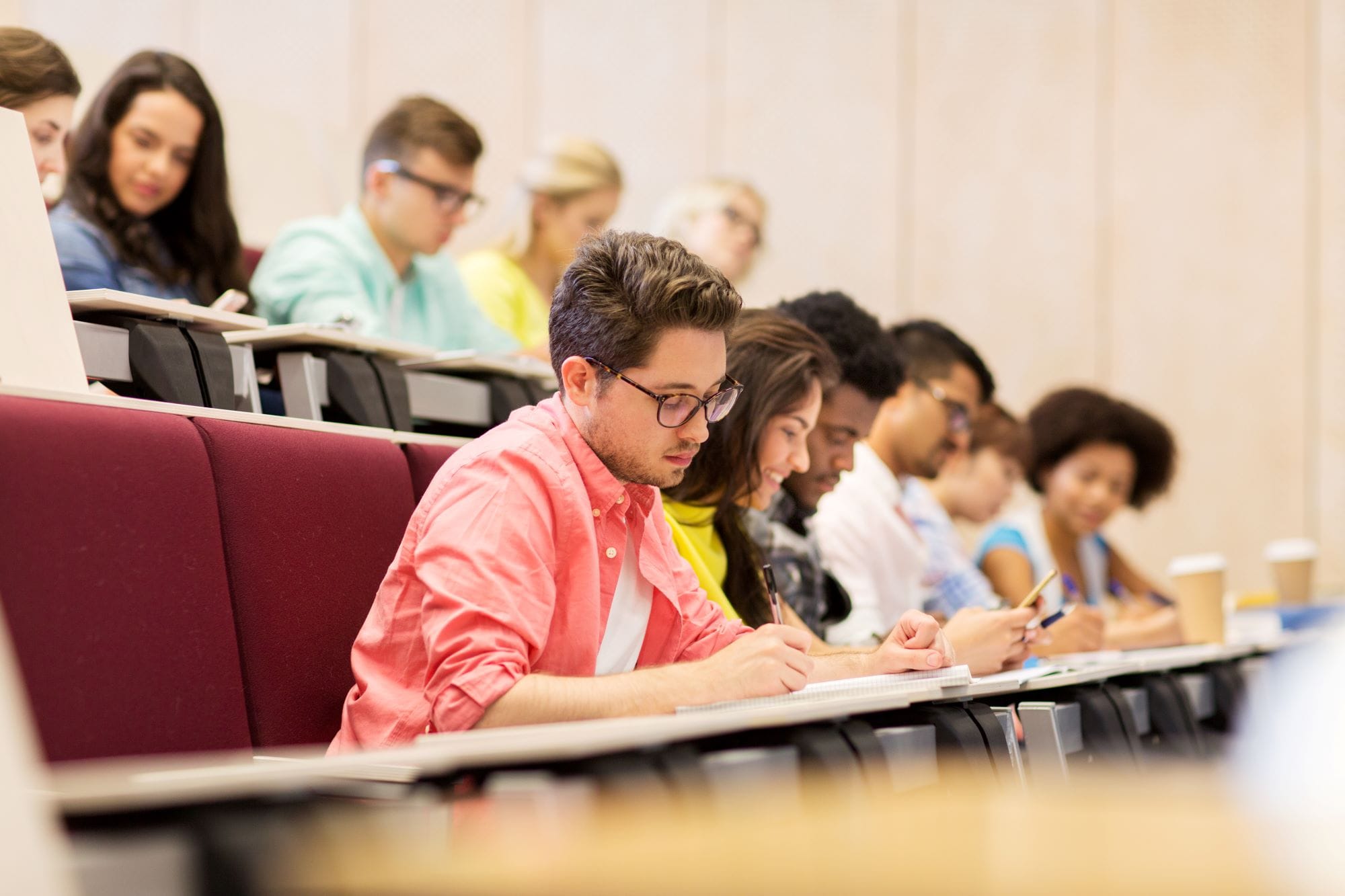 Seguro Médicos para estudiantes y extranjeros Contratar Seguro Adeslas para Extranjeros en España
