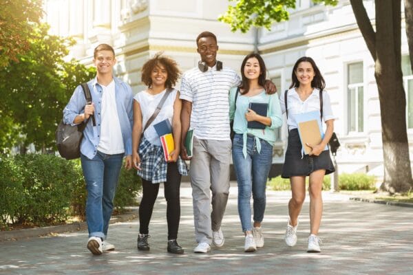 Seguro Médicos para estudiantes y extranjeros Visados y Residencia con el Seguro Adeslas para Extranjeros