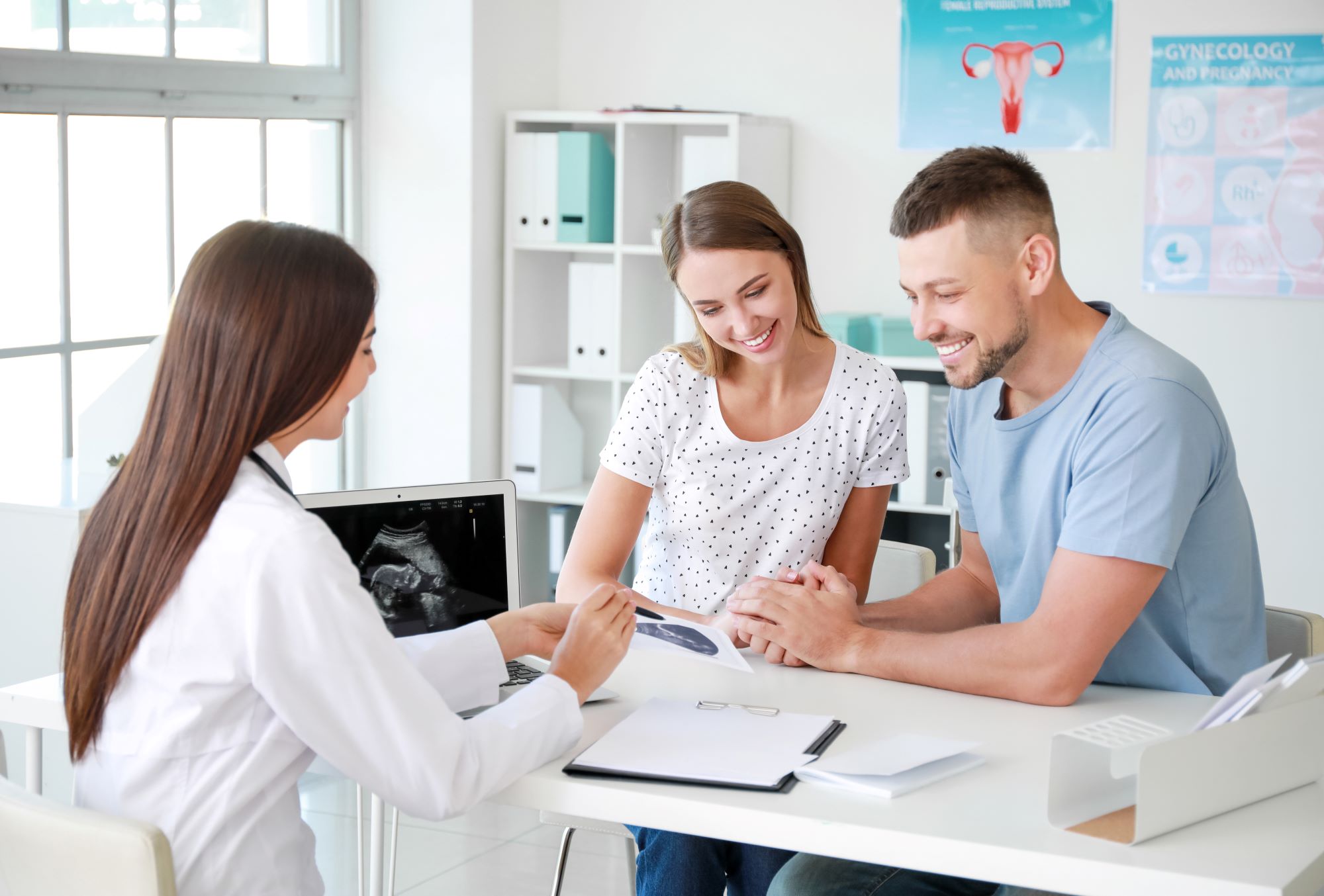 Seguro de Salud Adeslas sin copago Adeslas Segurcaixa Seguros Tranquilidad total desde el primer día.