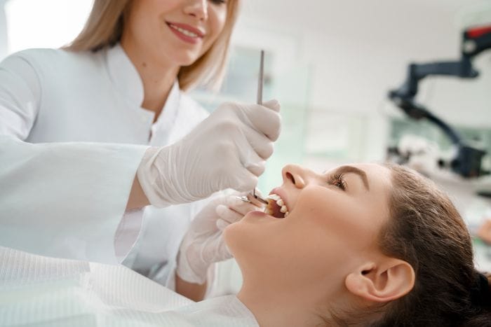 Ahorra con tu seguro de salud Dental Adeslas Ahorra con tu seguro de salud Dental Adeslas